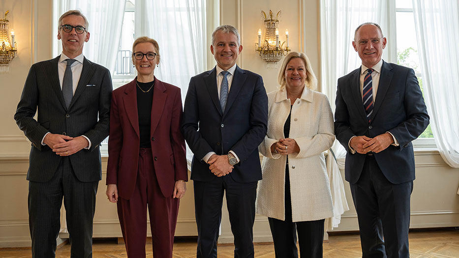 Bundesinnenministerin Faeser mit ihren Amtskolleginnen und -kollegen aus Liechtensteien, Luxemburg, Österreich und der Schweiz.